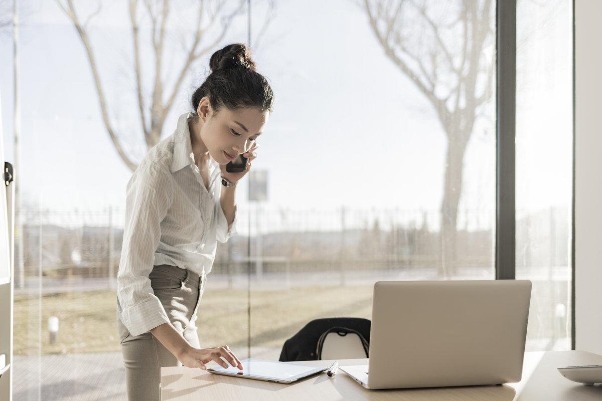 A-phone-call-from-a-customer